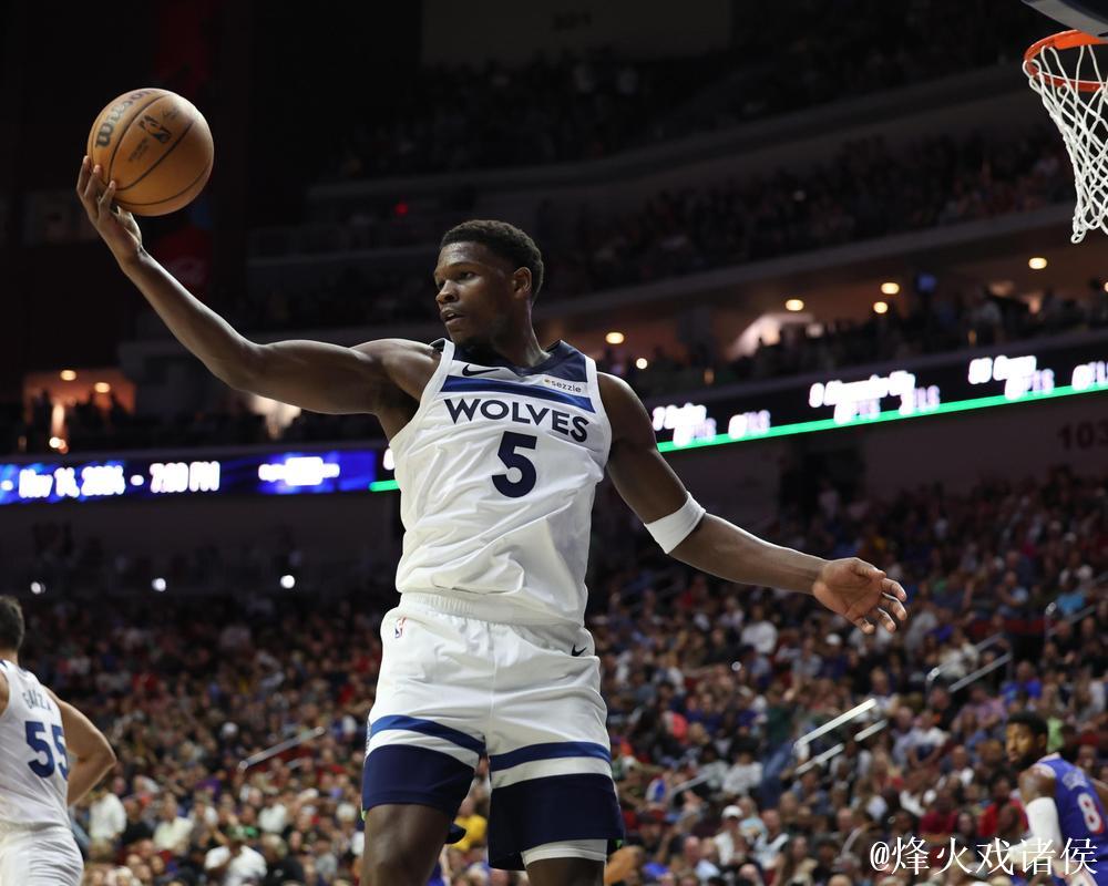 爱德华兹空砍40+9 太阳客场险胜森林狼 爱德华兹空砍40+9 太阳客场险胜森林狼